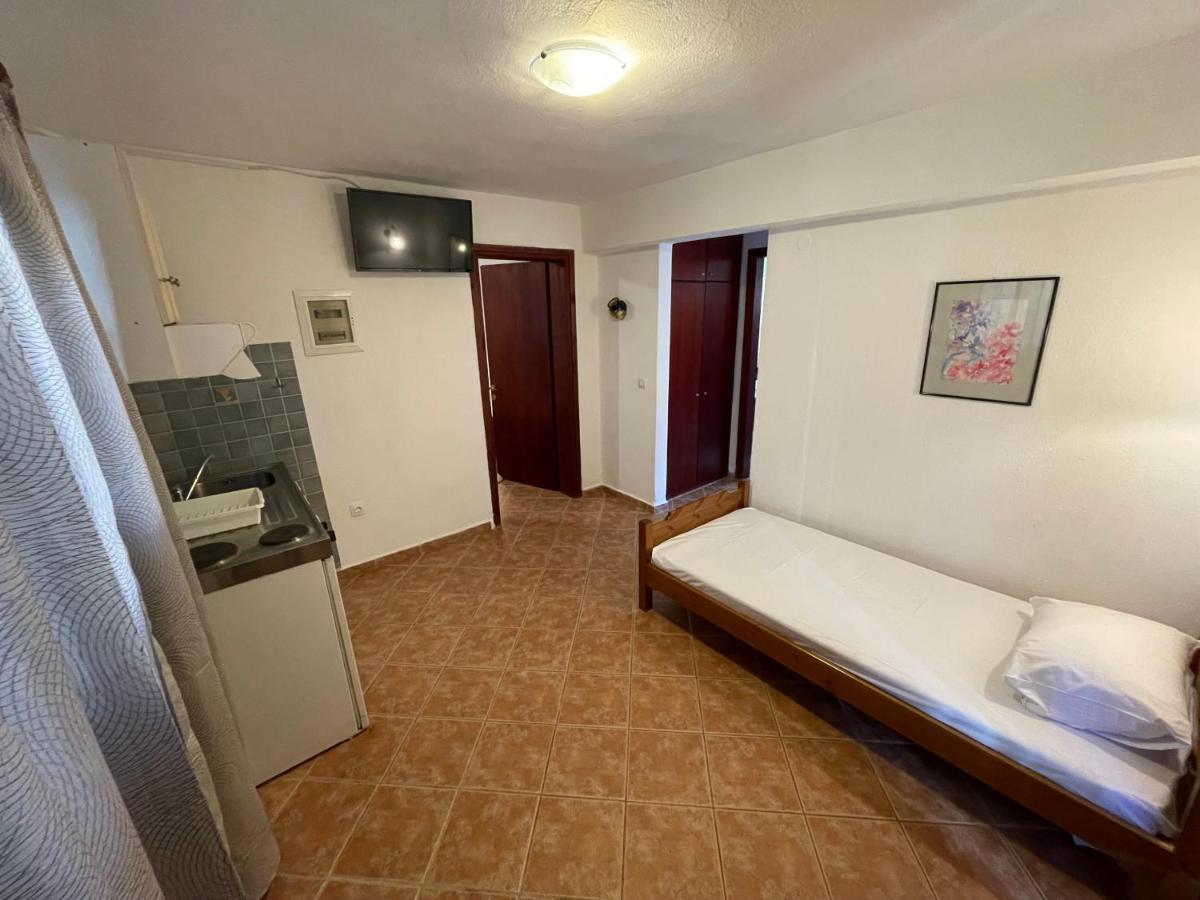 Galazia Akti Seaside Apartments Nikiti  Exteriör bild