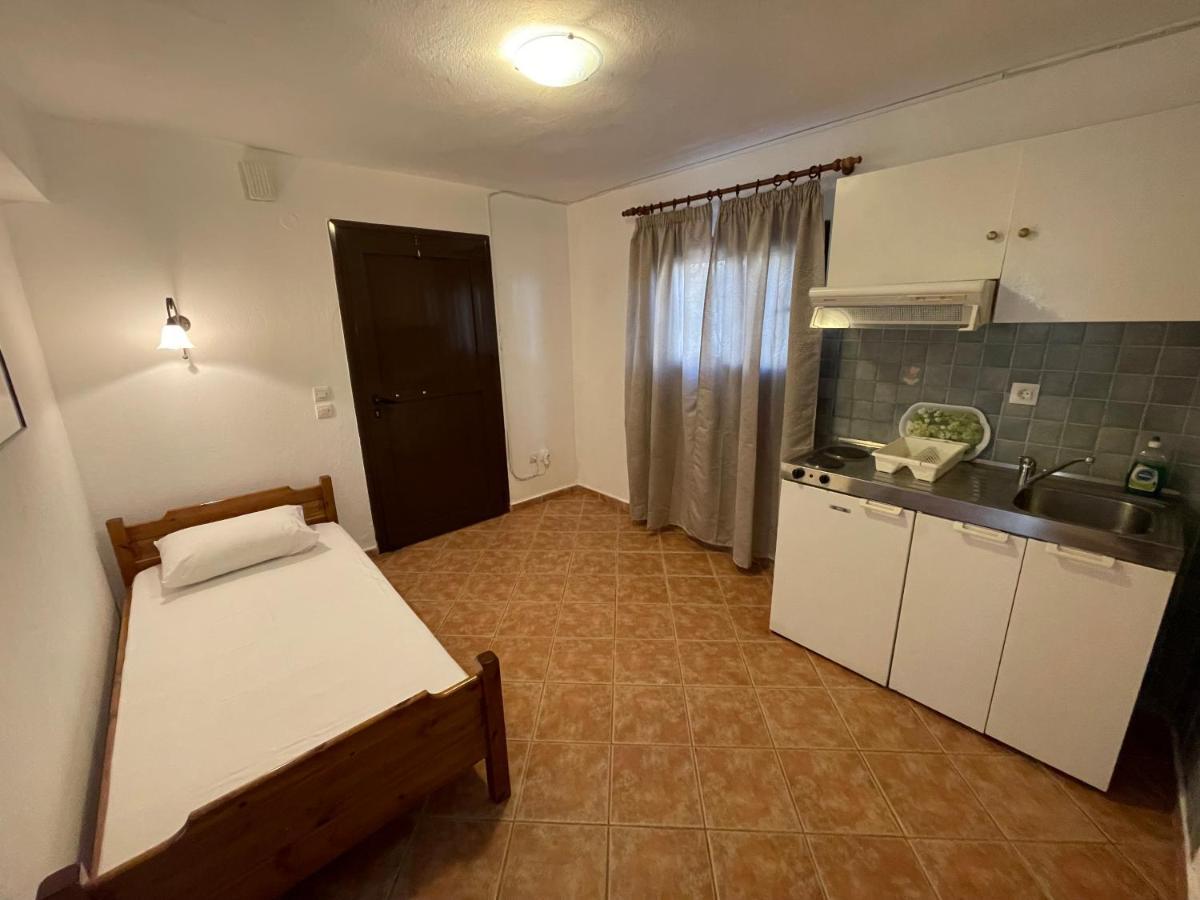 Galazia Akti Seaside Apartments Nikiti  Exteriör bild