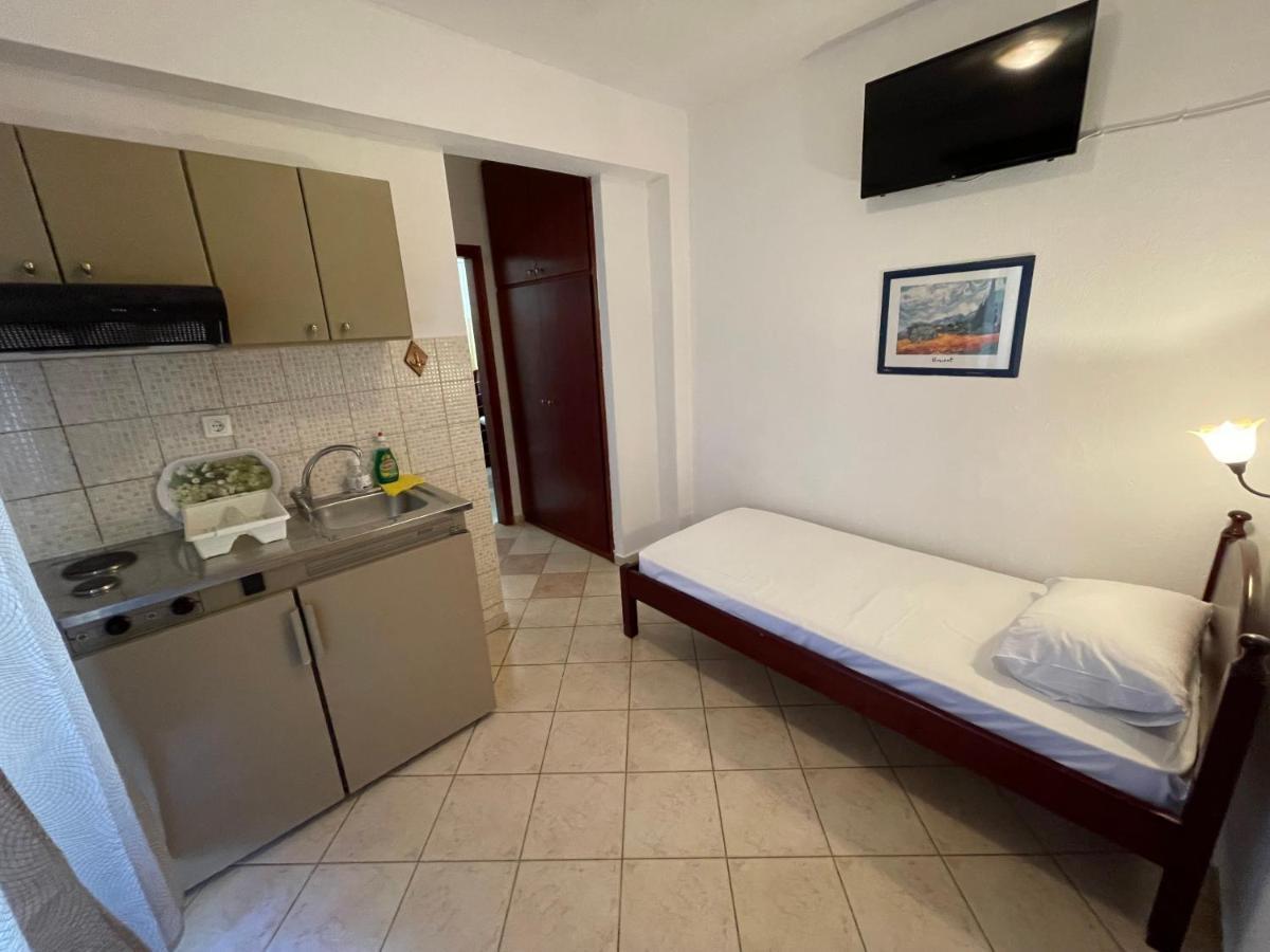 Galazia Akti Seaside Apartments Nikiti  Exteriör bild