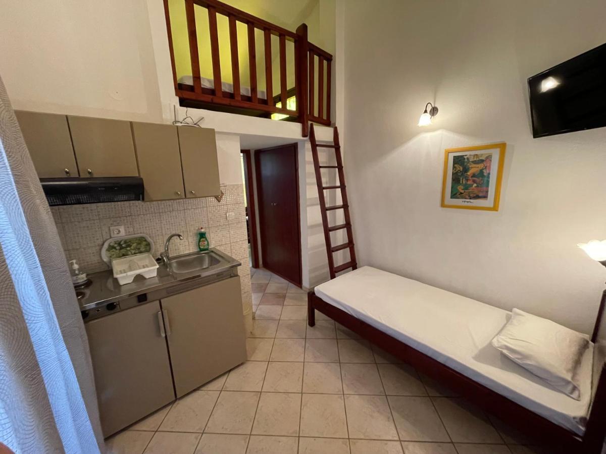 Galazia Akti Seaside Apartments Nikiti  Exteriör bild