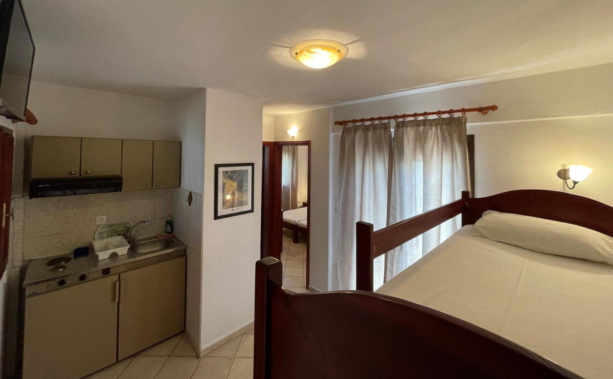 Galazia Akti Seaside Apartments Nikiti  Rum bild