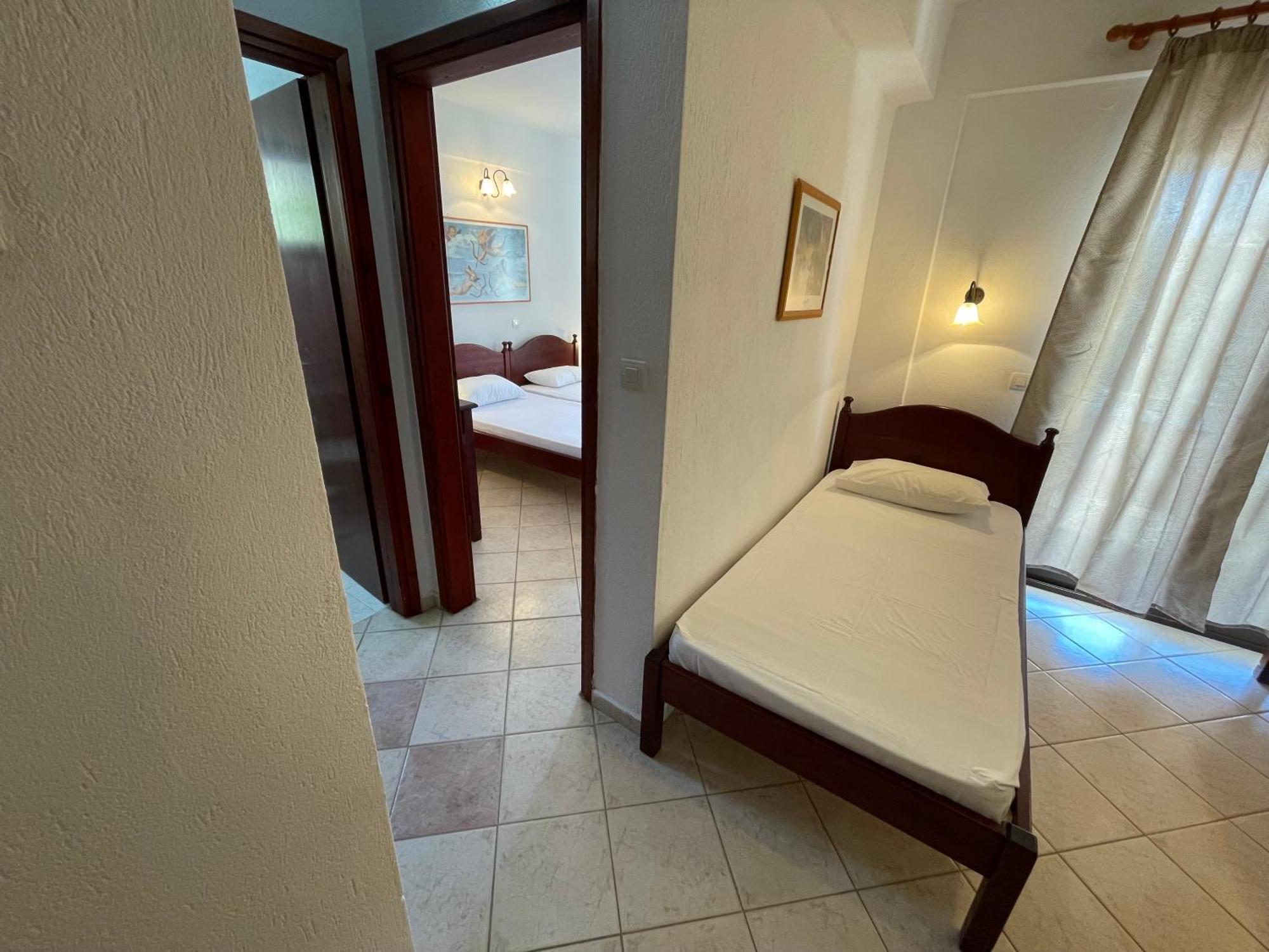 Galazia Akti Seaside Apartments Nikiti  Rum bild