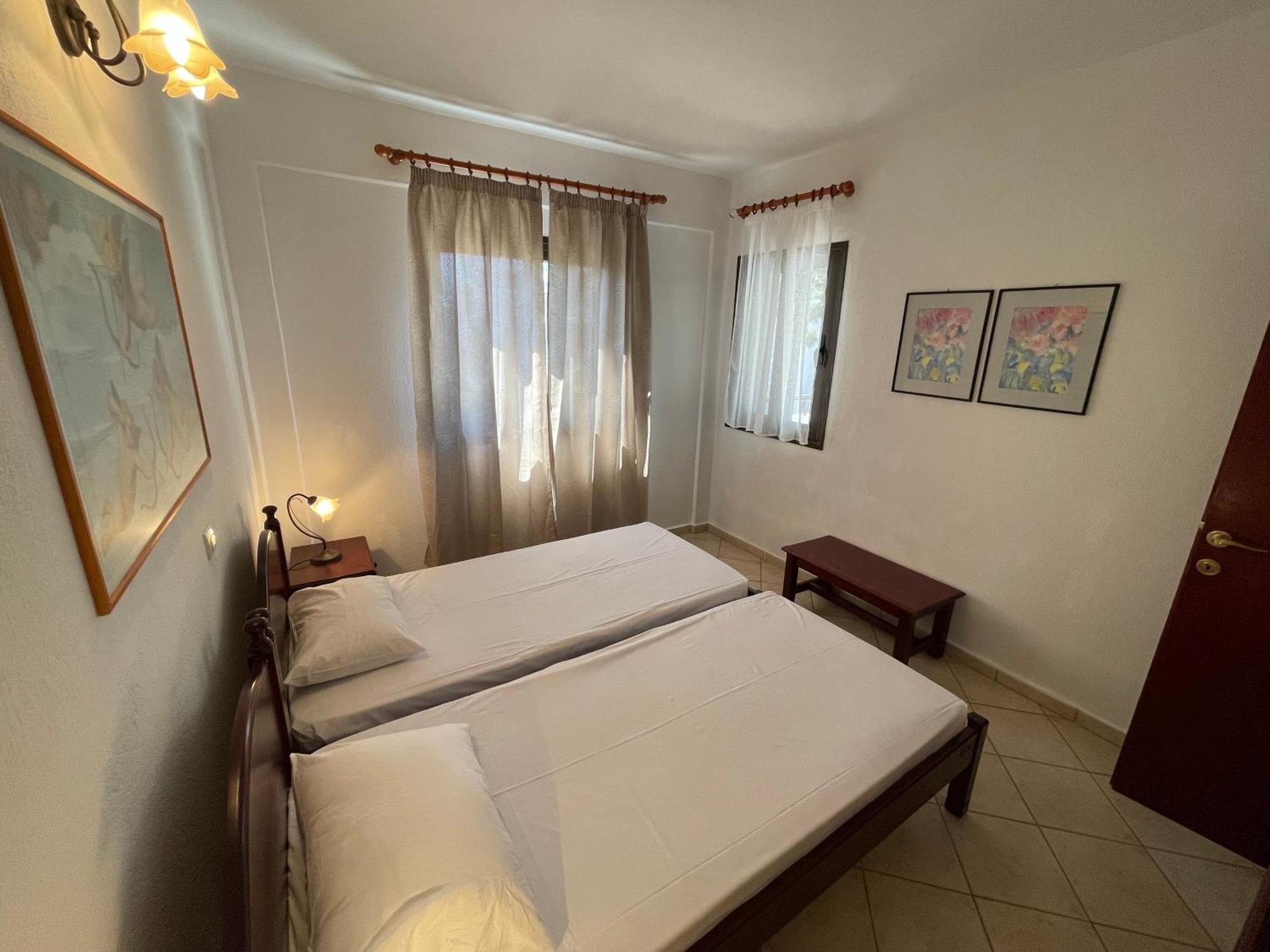 Galazia Akti Seaside Apartments Nikiti  Rum bild