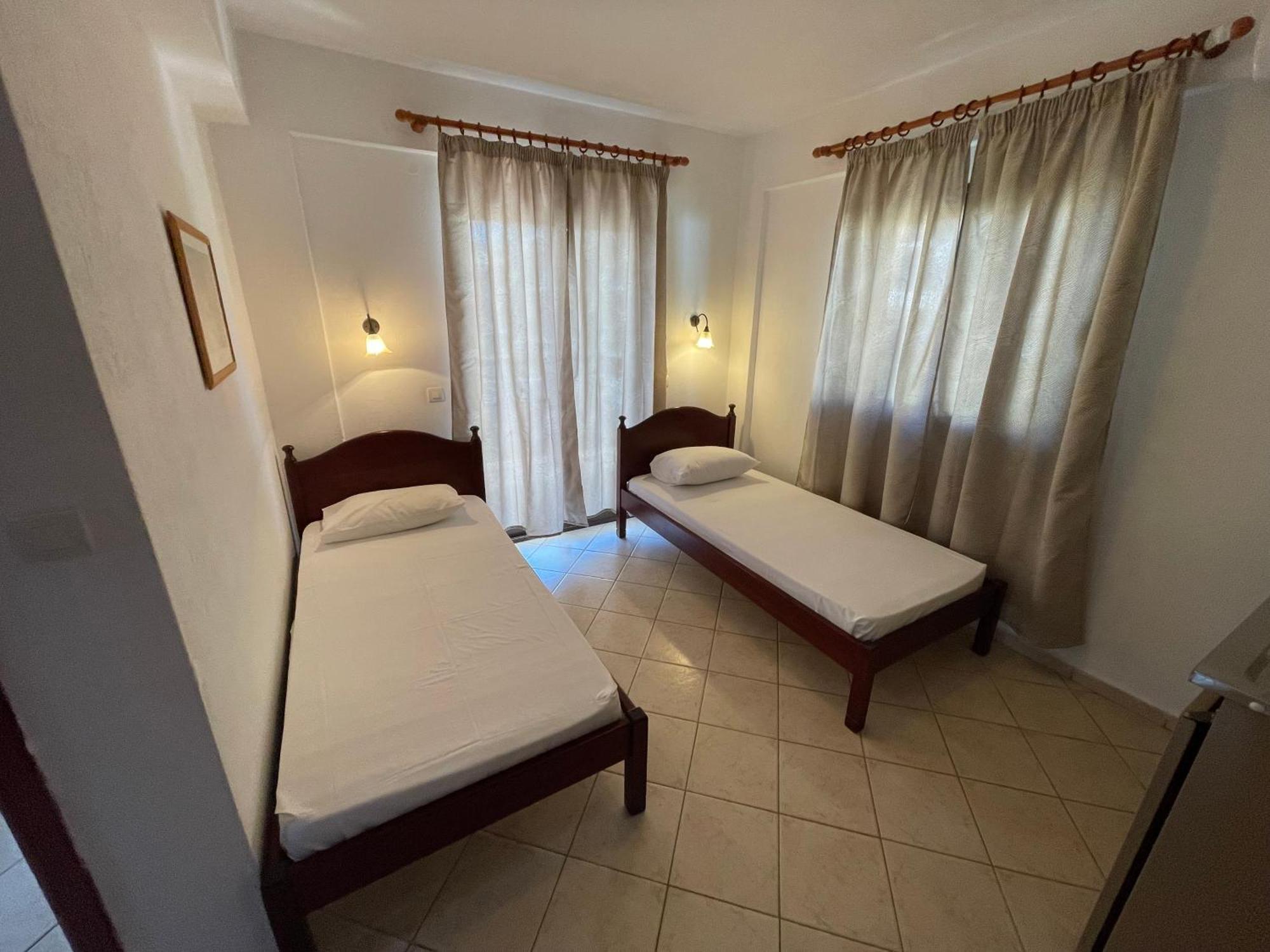 Galazia Akti Seaside Apartments Nikiti  Rum bild